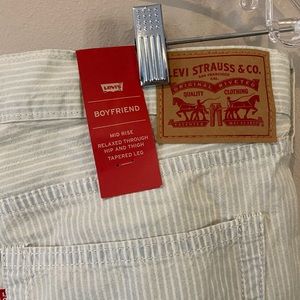Levi’s boyfriend jeans NWT